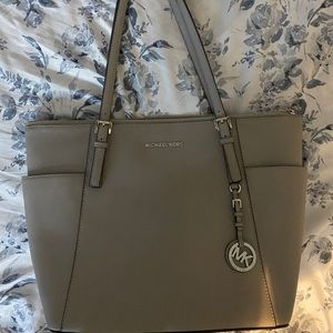 BEAUTIFUL NWOT MK TOTE BAG!